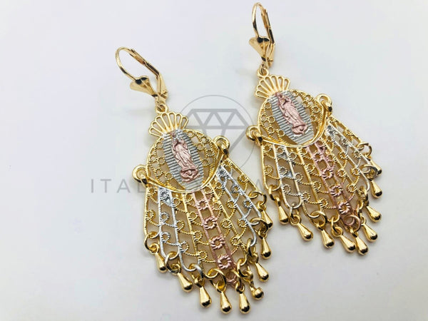 Arete de Lujo - 102895 - Arete Largo Filigrana con Virgen Oro Laminado 18K