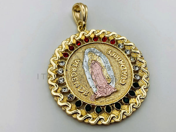 Dije de Lujo - 105659 - Moneda Virgen de Guadalupe Circonia Tricolor Oro Laminado 18K