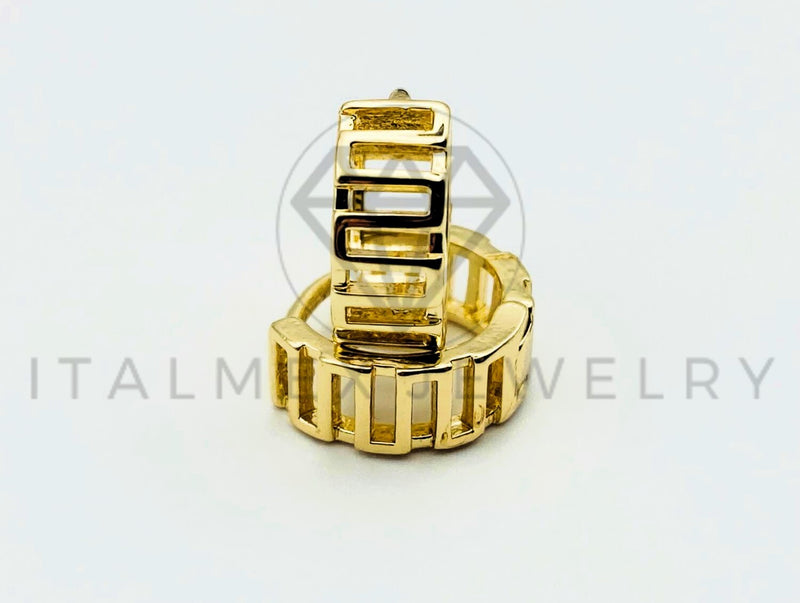 Arete de Lujo - 105604 - Huggie Clasico Grecas Oro Laminado 18K